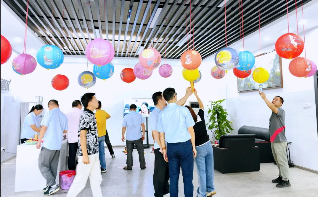 龙8举行第三季度文体暨庆中秋活动
